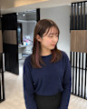 深みレッドミディアム顔まわりレイヤーナチュラルスタイル