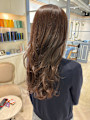 赤みがないヘアカラーブリーチ無し寒色系ブラウンロングヘア赤羽