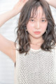 透明感アッシュグレージュ×柔らか揺れウェーブミディ