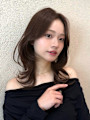 くびれレイヤーミディアムヘアベージュカラー