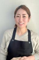 新里 安代(シンザト ヤスヨ)