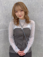 MOMOMI NINAMI(ニイナミ　モモミ)