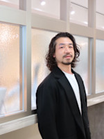 鈴木 智也(スズキ トモヤ)