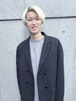 真鍋 涼(マナベ リョウ)