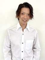 門伝 修二(モンデン シュウジ)