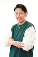 比嘉 康志(ヒガ ヤスシ)