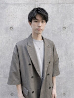 真鍋 涼(マナベ リョウ)