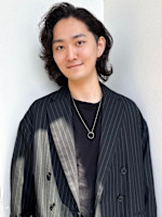 鬼塚光 副店長(オニヅカヒカリ フクテンチョウ)