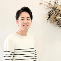 先生 嵩平(ゼンショウ シュウヘイ)