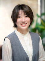 宮崎 玲奈(ミヤザ レイナ)