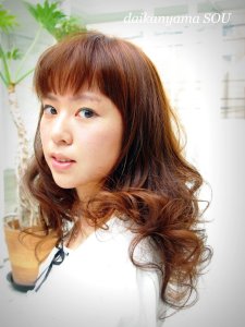 豊かな動きのあるカールが形づくるオトナのラブリーhair  - daikanyama SOU掲載