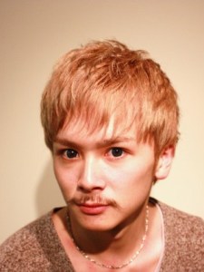 ダブルカラーで！クールなスリークショート - Attract Hairsalon掲載