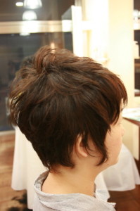 京都　ナチュラルハイライトにプチアシンメトリー - hair Qril掲載