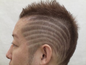 ソフトモヒカンスタイルの大き目のバリアート - Hair Make Roi掲載