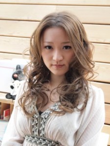 ヌーディアッシュ色のシフォンカールスタイル - MiLVA atelier掲載
