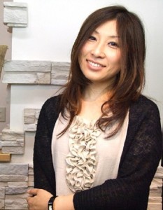大人っぽい縦長シルエットがポイントのエアリーレイヤード - h Hair&Spa掲載