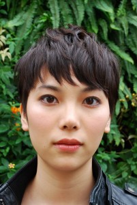 シンプルでクールな大人っぽいモード系ショート - Tasha掲載