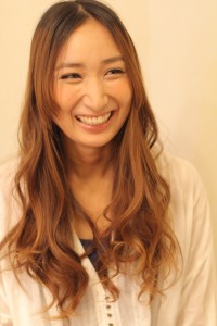 センターパートなのに大人かわいい♪♪無造作カール♪♪ - broto掲載