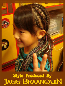 毛糸を編みこんだコーンロウー＆ブレーズスタイル①