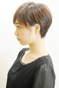 伸ばしかけや黒髪でも決まる無造作で大人かわいいスタイル。甘辛 - broto掲載