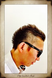 大胆刈り上げで骨太に仕上げるショートモヒカンスタイル - Ohp barber Shop掲載