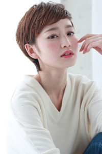 大人のコンパクトハンサムショート - Door Bell hair Living掲載