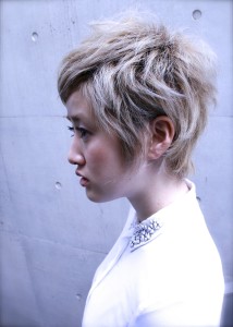 無造作な質感とコントラスト横シルエットショート - RENJISHI KICHIJOJI掲載