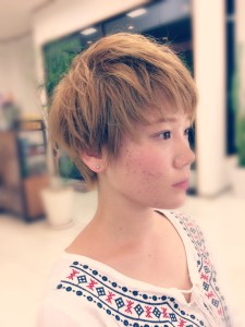 明るめショートスタイル - Hair VERDE掲載