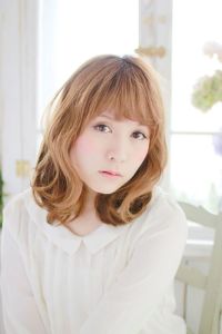 外ハネニュアンスカール - ズール 生田店掲載