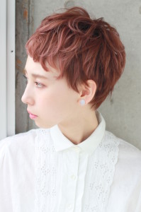 くせ毛風お洒落ショート×モーブカラー - Door Bell hair Living掲載