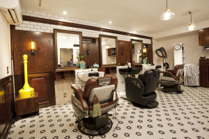 コダワリぬいた店内 - THE BARBER HOPE掲載