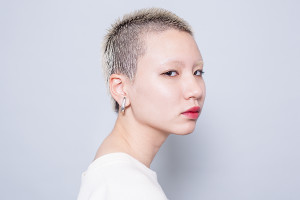 【merci　ベリーショート　ホワイトブリーチ　ボウズ】 - MERCI掲載