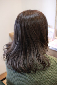 透明感のあるダークアッシュグレーミディアムスタイル - chill hair掲載