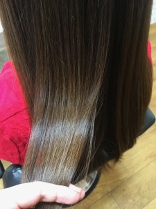 髪質改善で誰もが憧れる美髪のエレガントロングに? - 天王寺の大人女性向け縮毛矯正＆髪質改善サロンAtoyr掲載