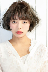 デザインカラーハイライト×オン眉切りっぱなしボブで春を先取り - Piece hair&esthe 吉祥寺掲載