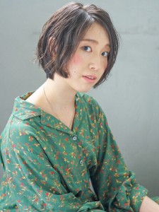 柔らかなハイライトのショートボブ - Hair ruup Sela design works掲載