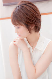 大人フェミニンショート似合わせカット - hair make passage 調布南口掲載