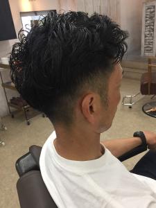 外国人を思わせるようなスリーカラー刈り上げ。 - hair position GiGy/OGAWA掲載