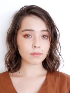 大きめカールの柔らかミディ - HAIR & MAKE EARTH 小松店掲載