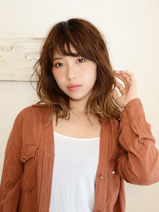 デジタルパーマで秋のトレンドミディスタイル - HAIR & MAKE EARTH 小松店掲載