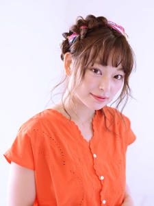 編込み×スカーフのエフォートレス・夏アレンジ - HAIR & MAKE EARTH 小松店掲載