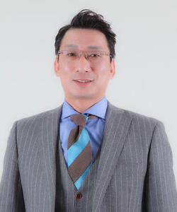 すっきりと洗練された現代仕様の七三スタイル - N.BARBER HIROO掲載