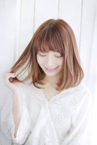 20代・30代・40代　フォギーピンクでつやキラ春ロング - TRAN9UIL safric掲載