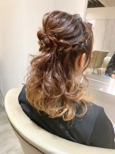 ふわふわ編み込みハーフアップ - Hair&Make OPSIS掲載