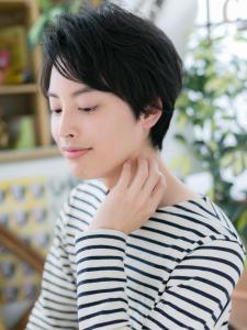 黒髪で好感度◎サイドパートショート 　エアリーショート