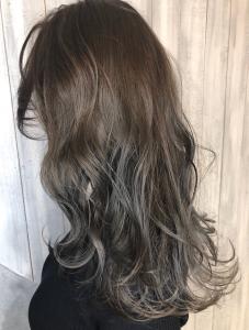 ３種類のハイライトをブレンドしたダークシルバーアッシュ - Hair salon Attirer掲載