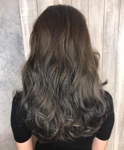 ３種類のハイライトをブレンドしたダークシルバーアッシュ - Hair salon Attirer掲載