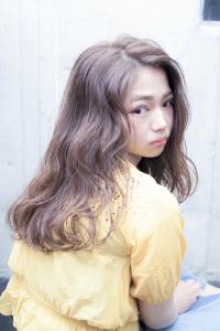 アッシュグレージュ×くびれセミディラフウェーブ - Menon掲載