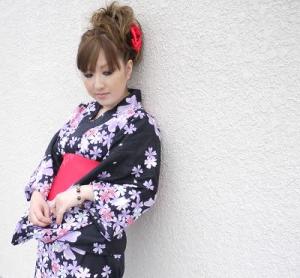 細かくねじり上げた、横寄せアップスタイル☆ - Hair&Spa More By LikkleMore掲載