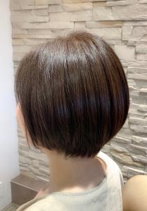 オイルカラーで艶抜群！襟足フィットのショートボブ - Hair&Make OPSIS掲載